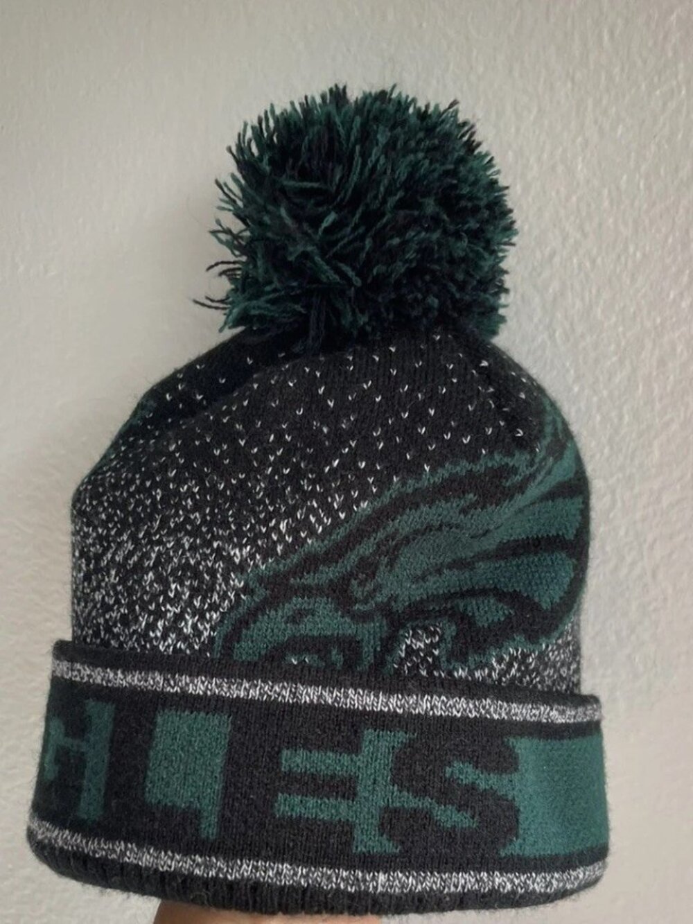 Philadelphia Eagles New Era NFL Sport Knit Beanie Pom Fits Men’s S/M READ!